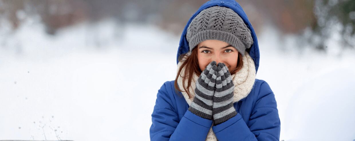 Zimní péče o vlasy: Jak udržet vlasy hydratované, vyživené a krásné i v lednu